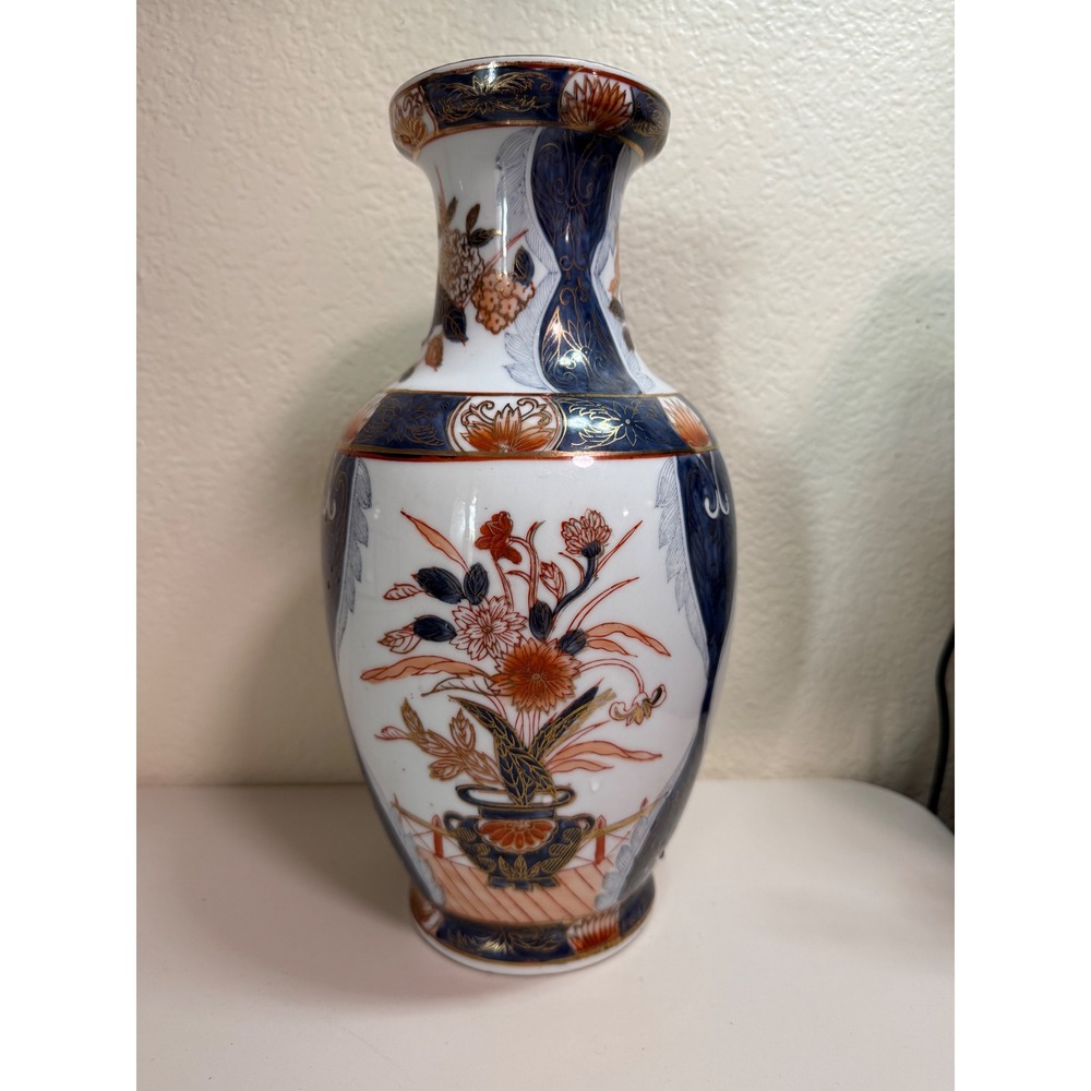 Vintage Japanese Imari Porcelain Baluster Vase Floral Gold Gilt Hand Painted